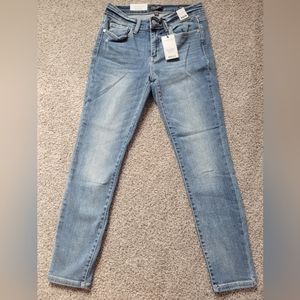 Brand New Non- Distressed Judy Blue Skinny Jeans Size 7/28 Style #JB82254LT